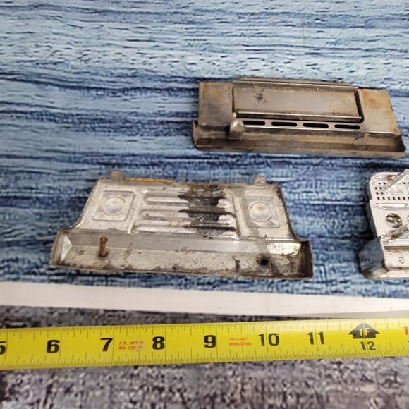 Vintage 3 pieces toy front grills 2 tin one plastic - Picture 5 of 6